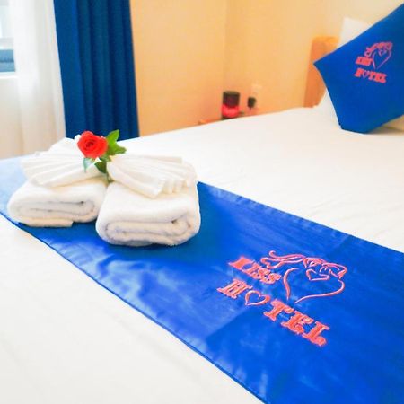 Kiss Hotel Tan Binh Ho Chi Minh City Bagian luar foto