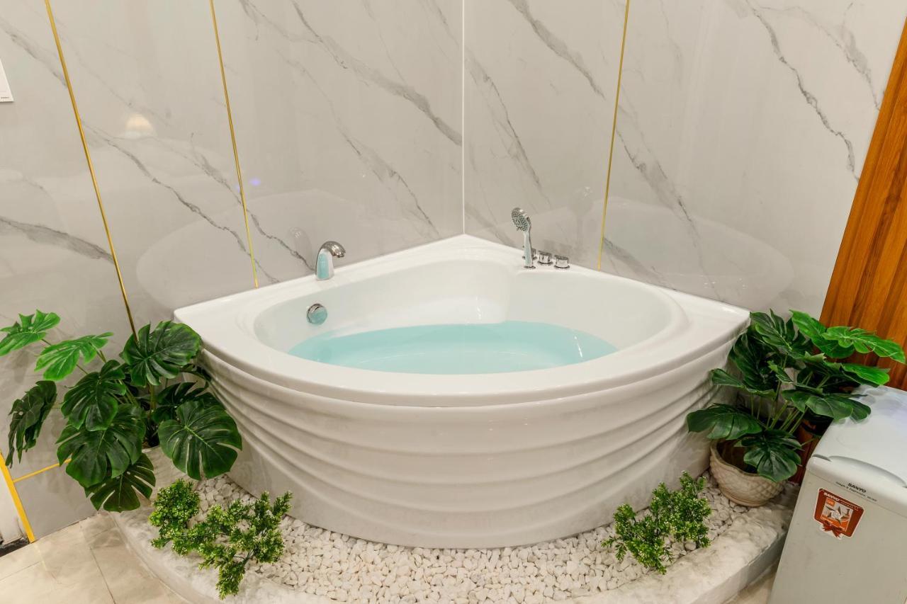 Kiss Hotel Tan Binh Ho Chi Minh City Bagian luar foto